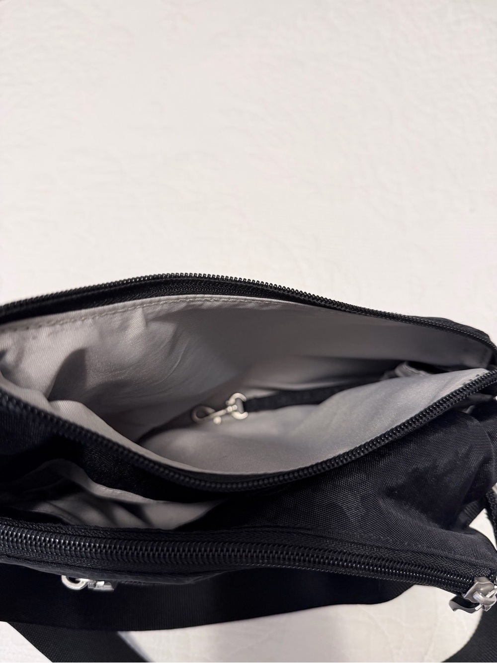 Baggallini Black Cheetah Bag - Picture 8 of 8